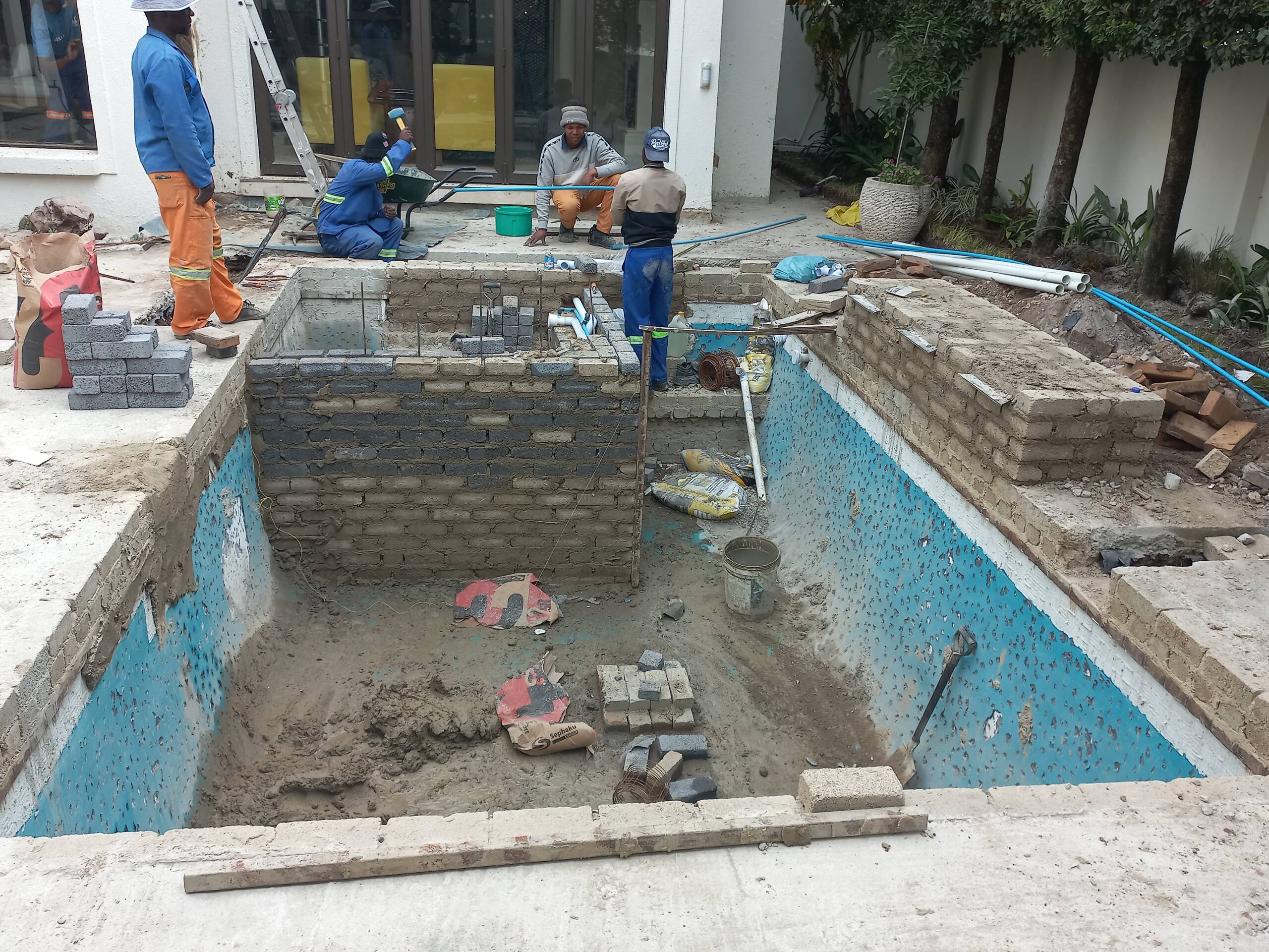 02 - jacuzzi build Pebblebrooke pools - new jacuzzi Lonehill Marbelite