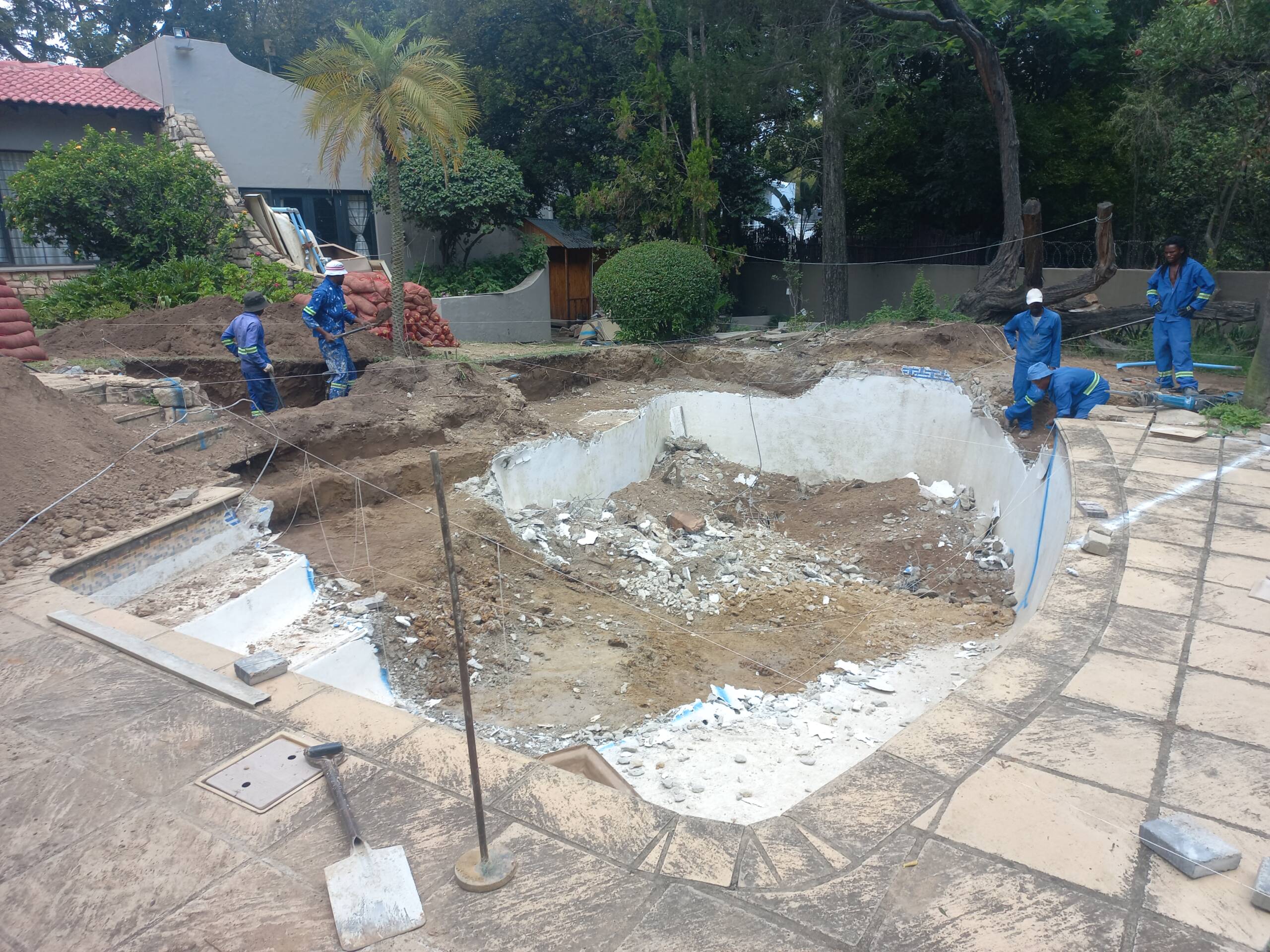 Fourways - Custom-designed marbelite- Pebblebrooke Pools