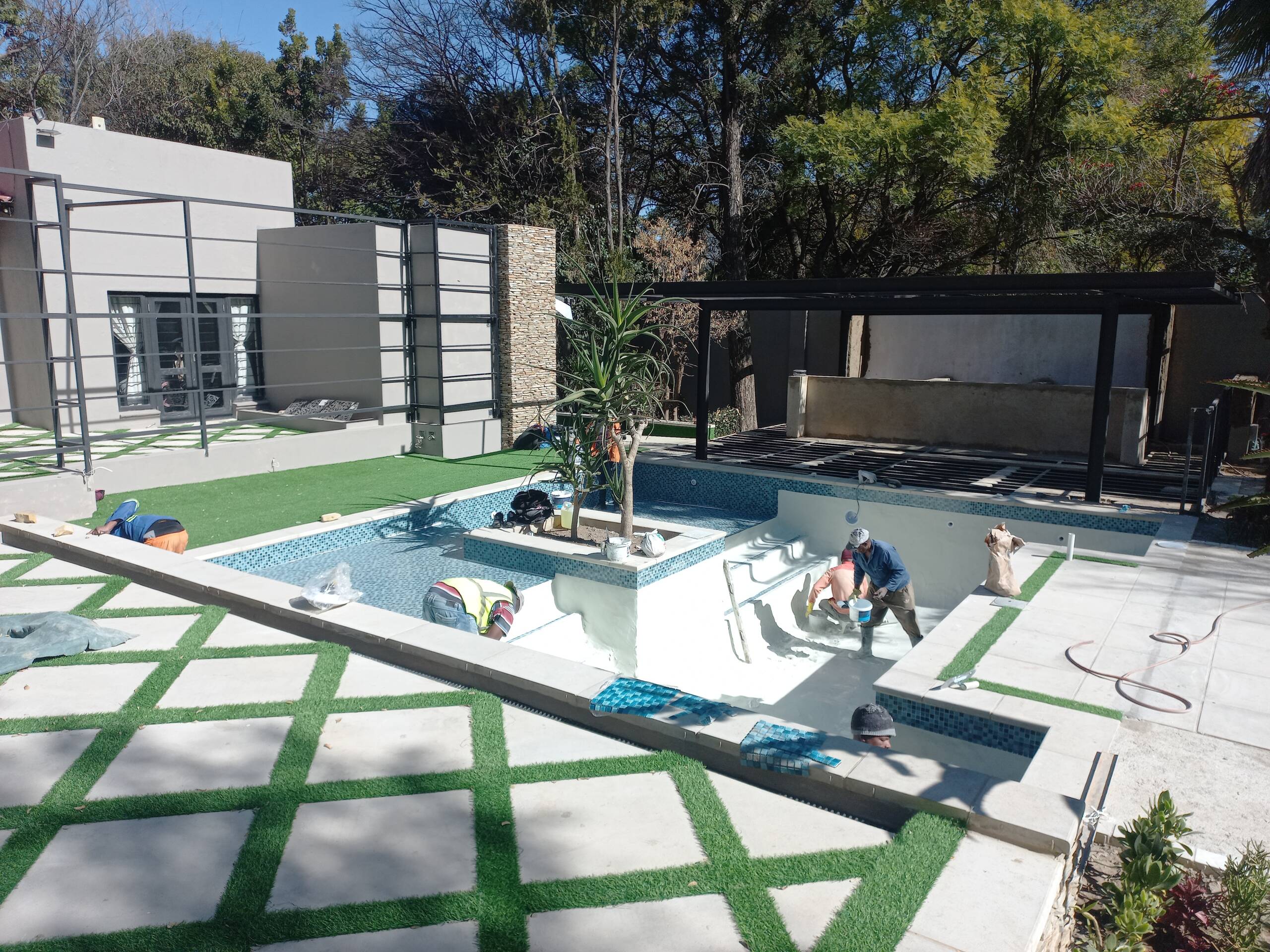 10 - white marbelite Fourways - Custom-designed marbelite- Pebblebrooke Pools
